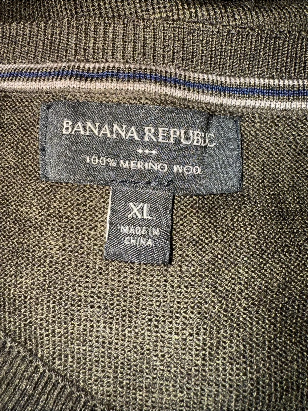 Banana Republic Men's 100% Merino Wool V-Neck Sweater Size XL